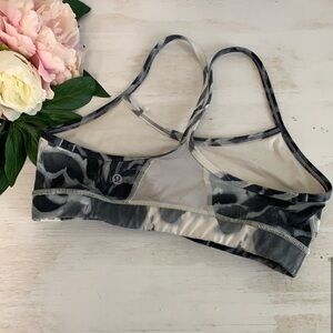 Lululemon Flow Y Sports Bra Size 8